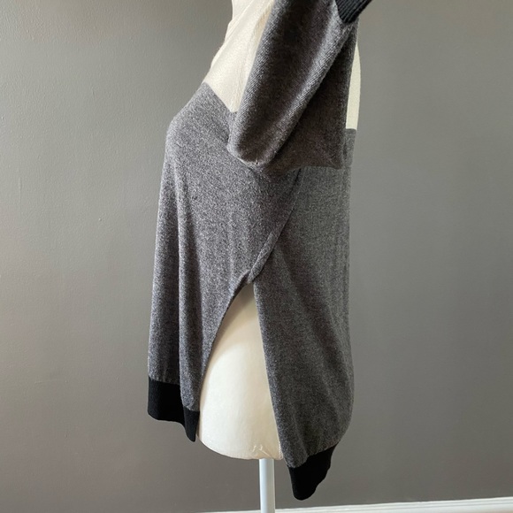 Block colored sweater - Picture 2 of 5